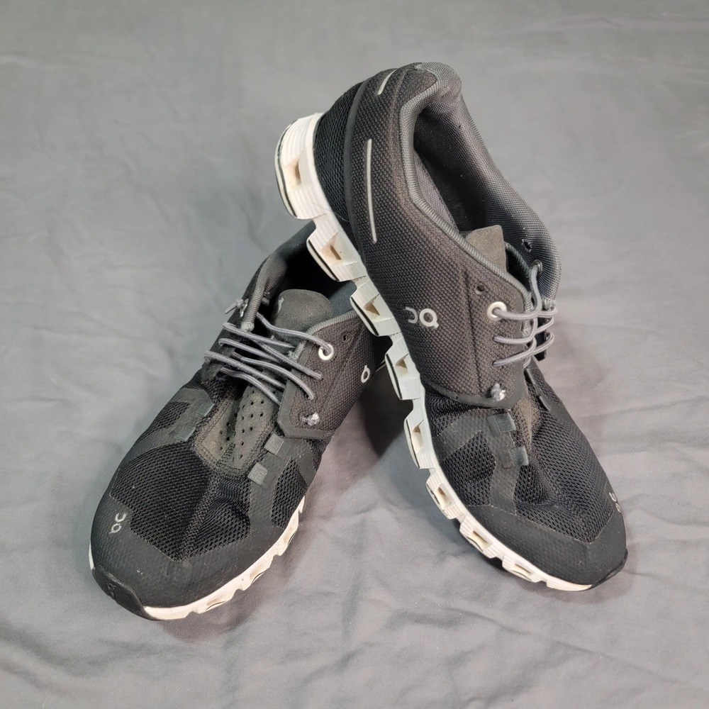 On Cloud 5 Women's Size 9 Black Athletic Running Shoes Sneakers Comfort
